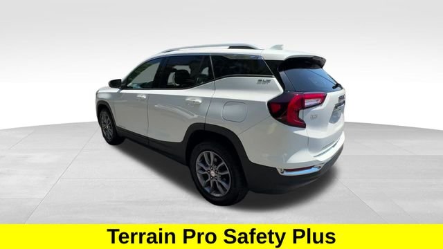 Used 2023 White GMC SLT image 3
