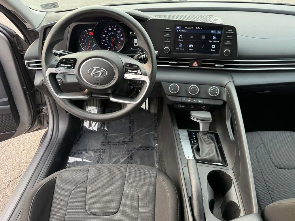 Used 2023  Hyundai SE image 16