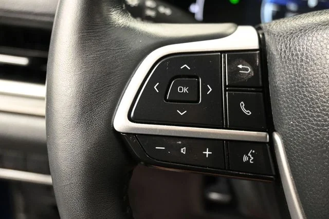Used 2024  Toyota XLE image 20