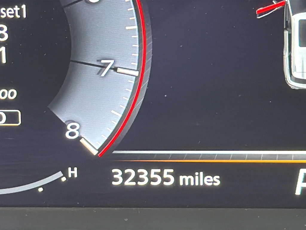 Used 2025 Gray INFINITI LUXE image 9
