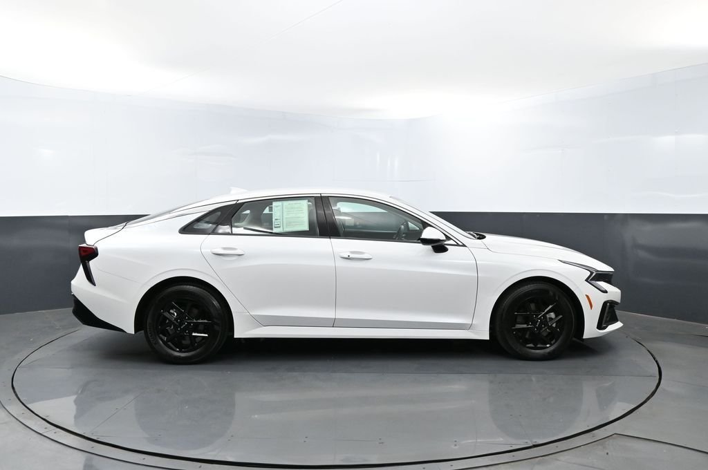 Certified Used 2025 Snow White Pearl Kia LXS image 4