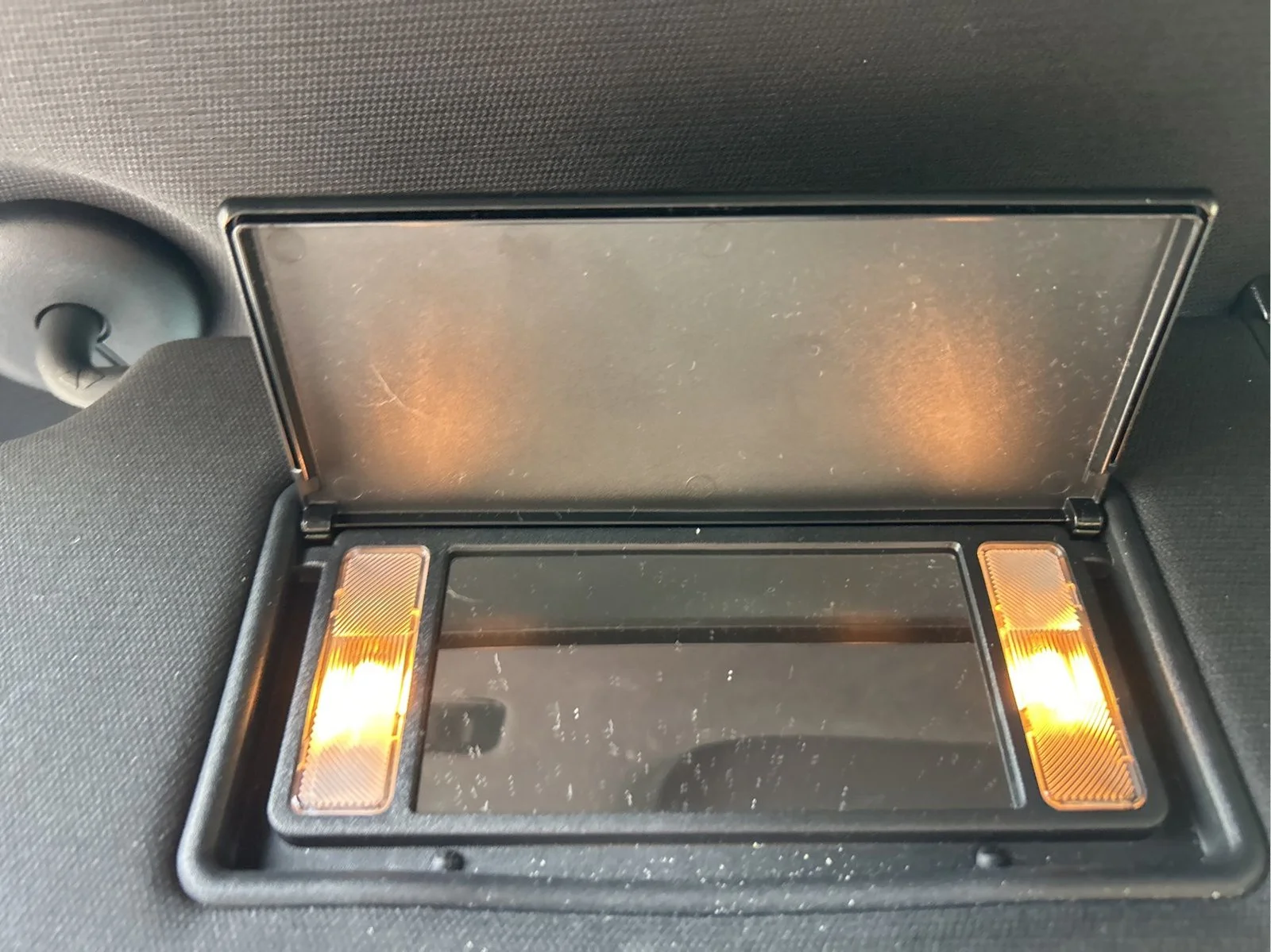 Used 2020 Velvet Jeep Altitude image 33