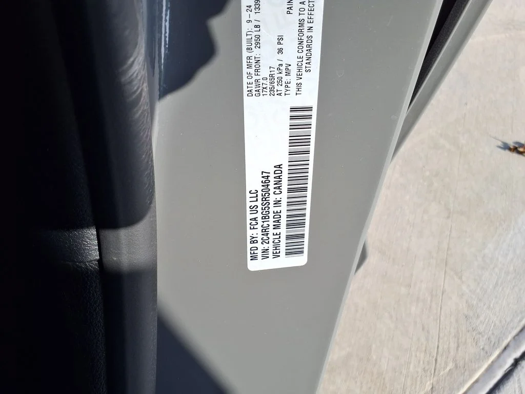 Used 2025 White Chrysler Select image 37