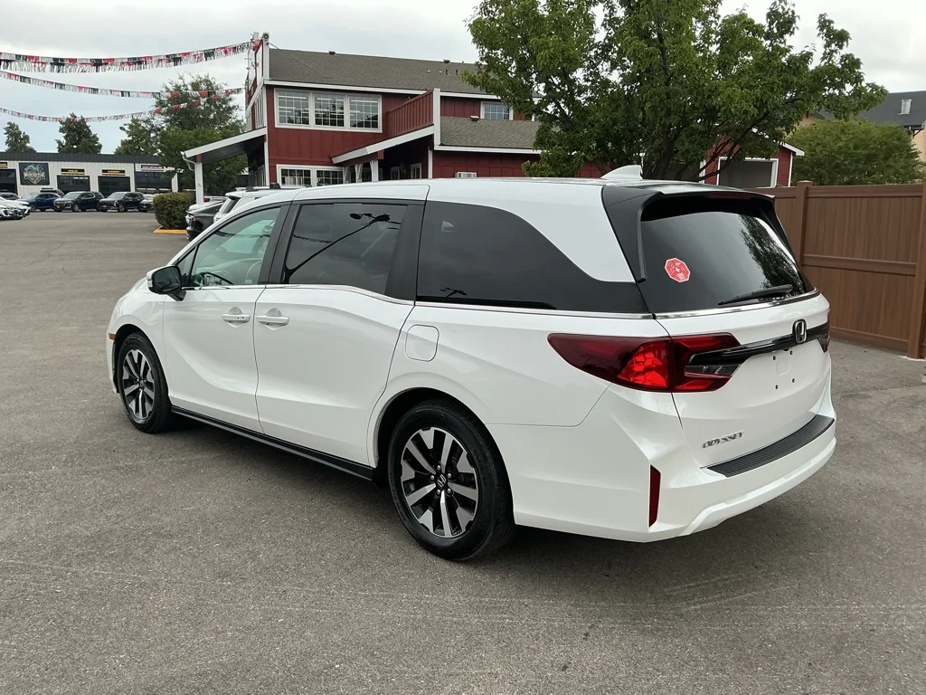 Used 2025 SOLAR SILVER METALLIC Honda EX-L image 5