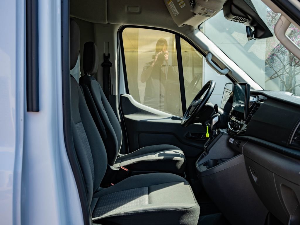 Used 2024 Oxford White Ford XLT image 25