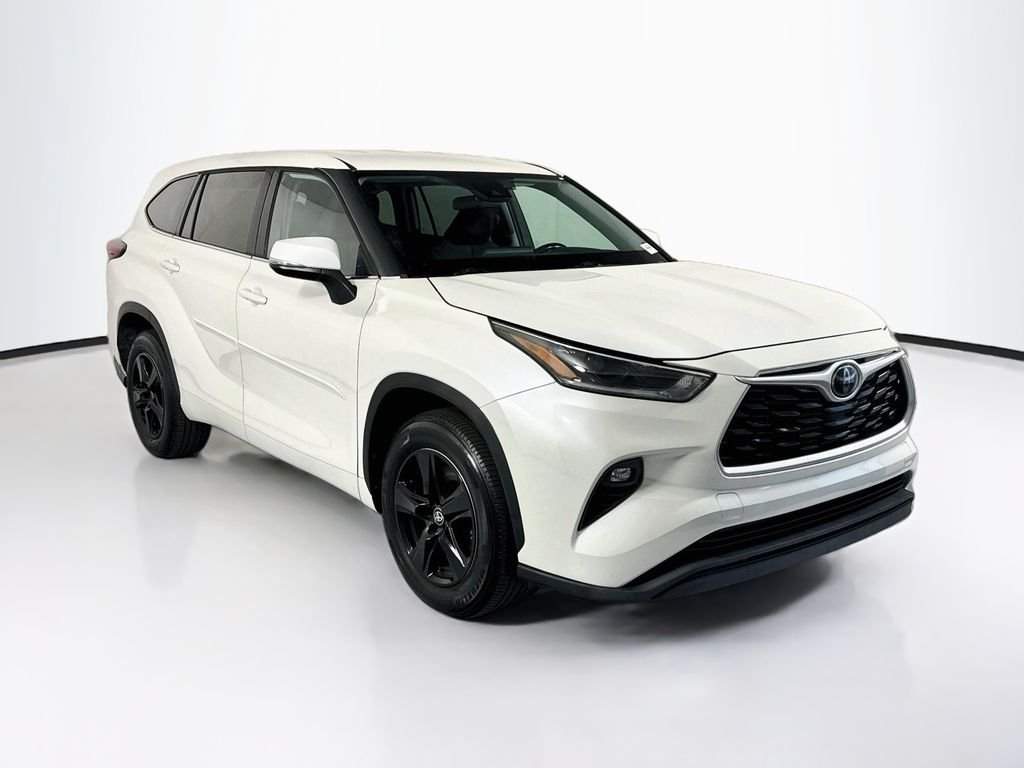 Used 2021 Blizzard Pearl Toyota LE image 3