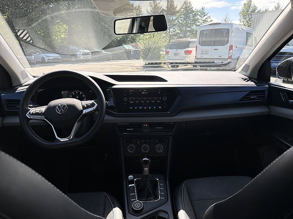 Used 2022 Black Volkswagen SE image 13