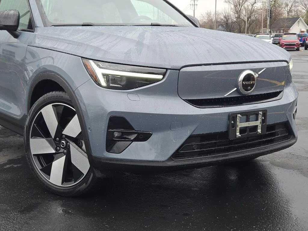 Used 2023 Volvo C40 Ultimate with VIN YV4ED3GM6P2025890 for sale in Palatine, IL