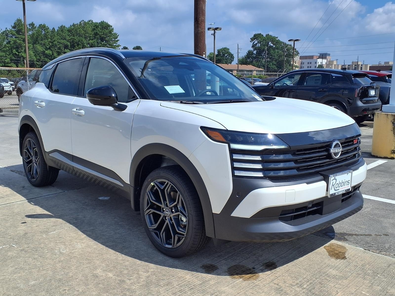 New 2026 Aspen White TriCoat / Super Black Two-tone Nissan SR image 3