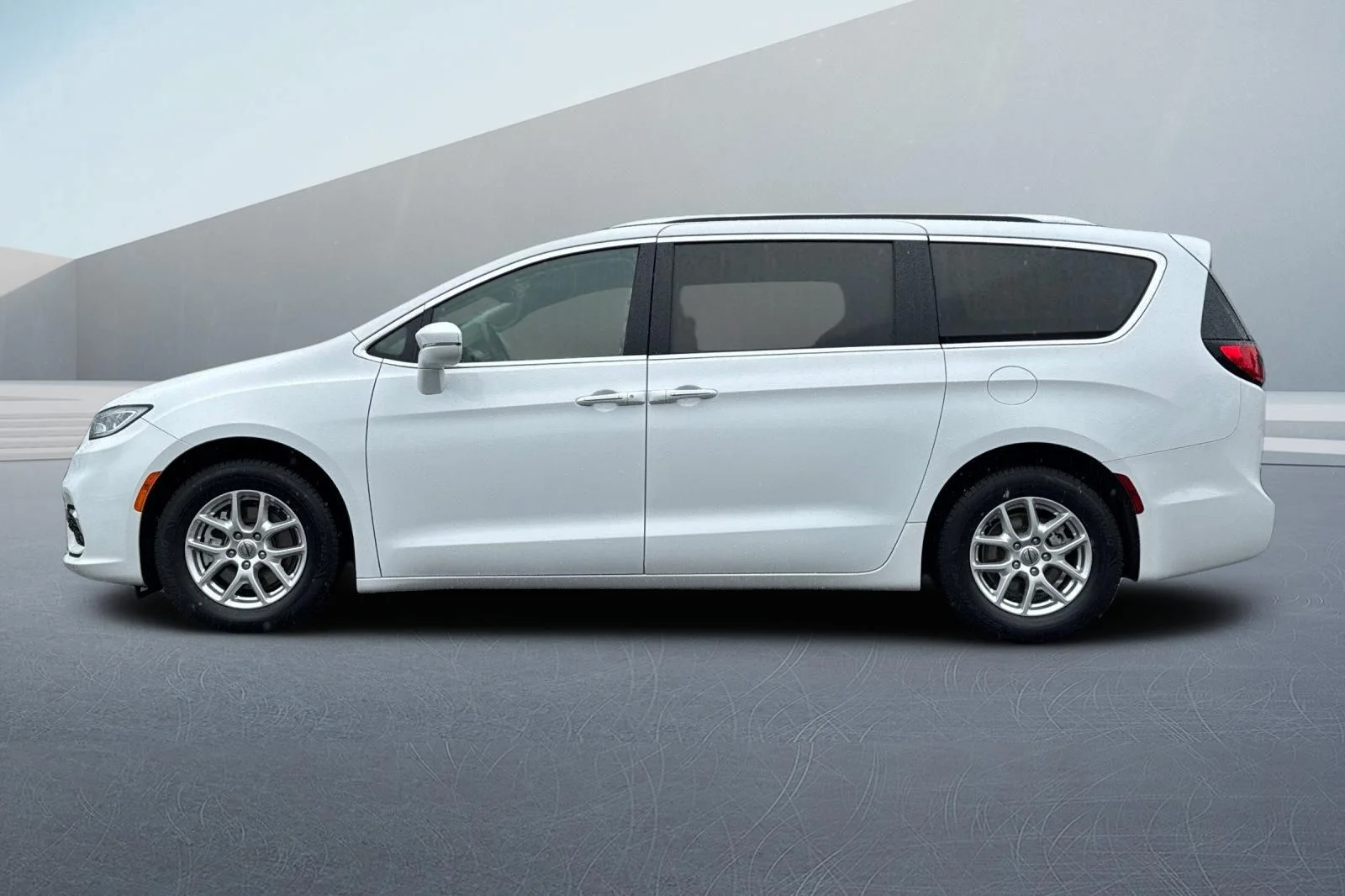 Used 2021 White Chrysler Touring L image 7