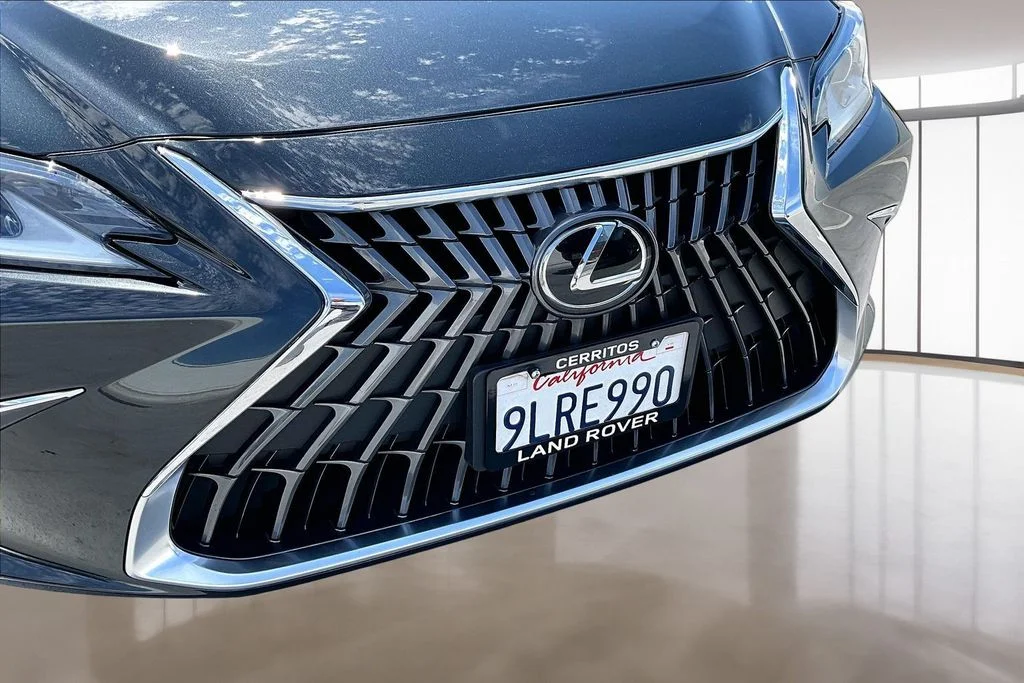 Used 2024 Black Lexus 350 image 31