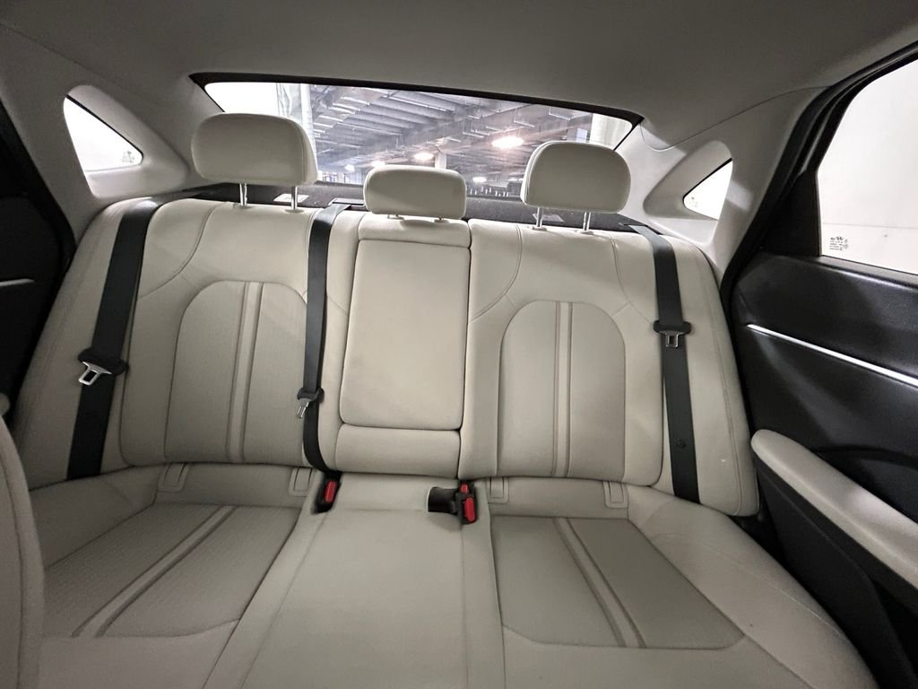Used 2024 White Hyundai SEL image 19