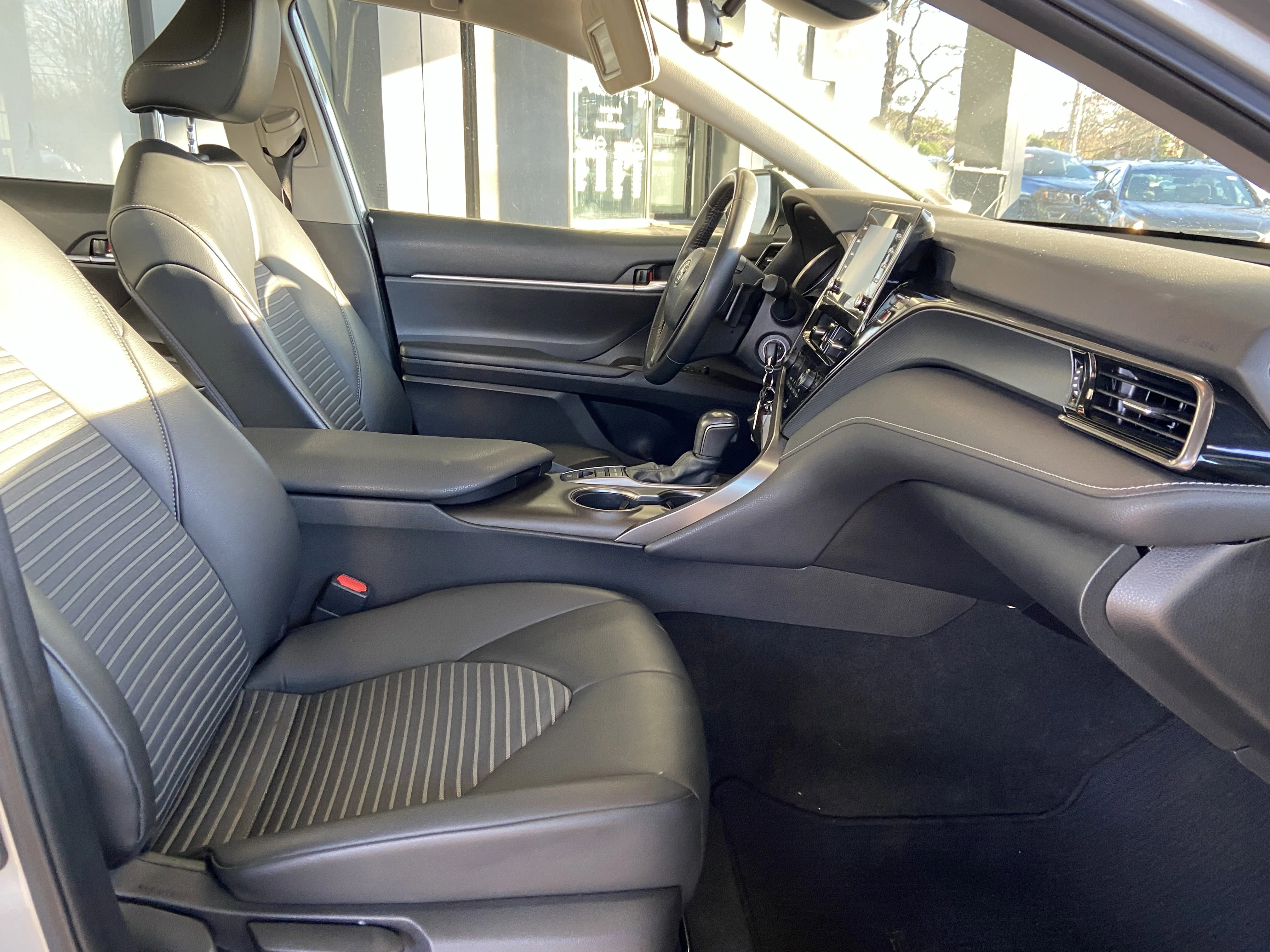2022 Toyota Camry SE - Photo 27