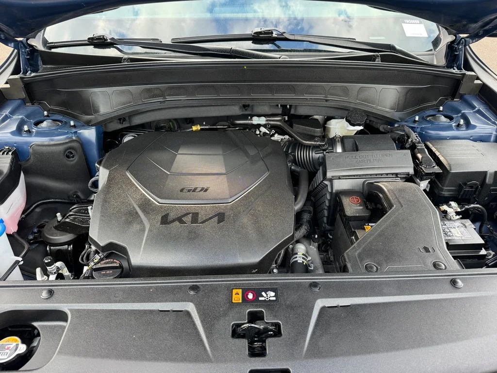 Used 2025 Black Kia S image 17