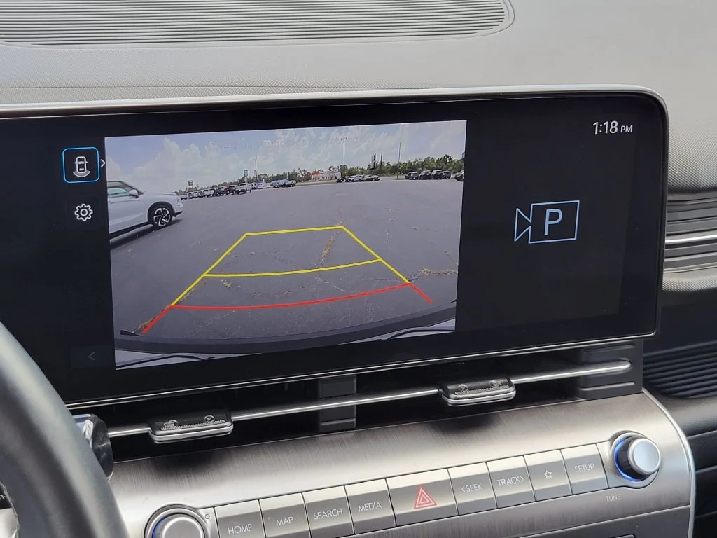 Used 2025 White Hyundai SEL image 24