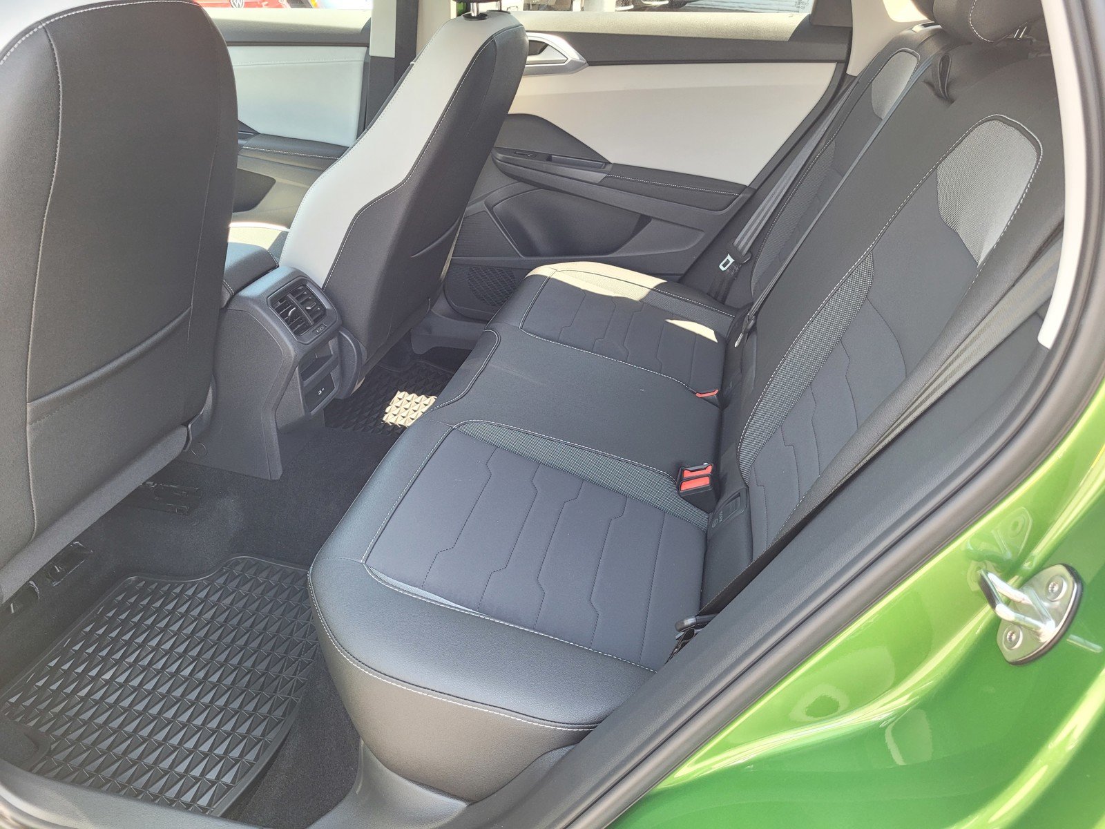 2025 Volkswagen Taos SE - Photo 6