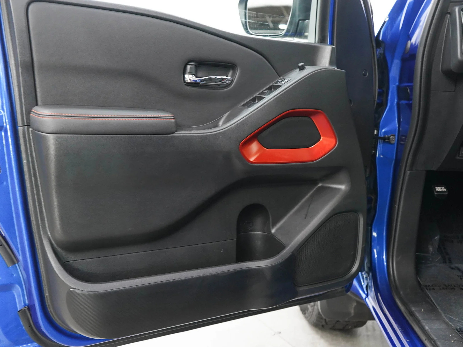 Used 2024 Bluestone Pearl Nissan PRO-4X image 19
