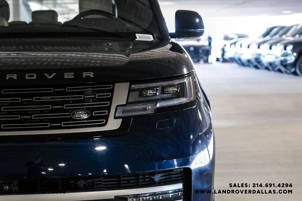 Used 2023 Portofino Blue Metallic Land Rover SE image 47