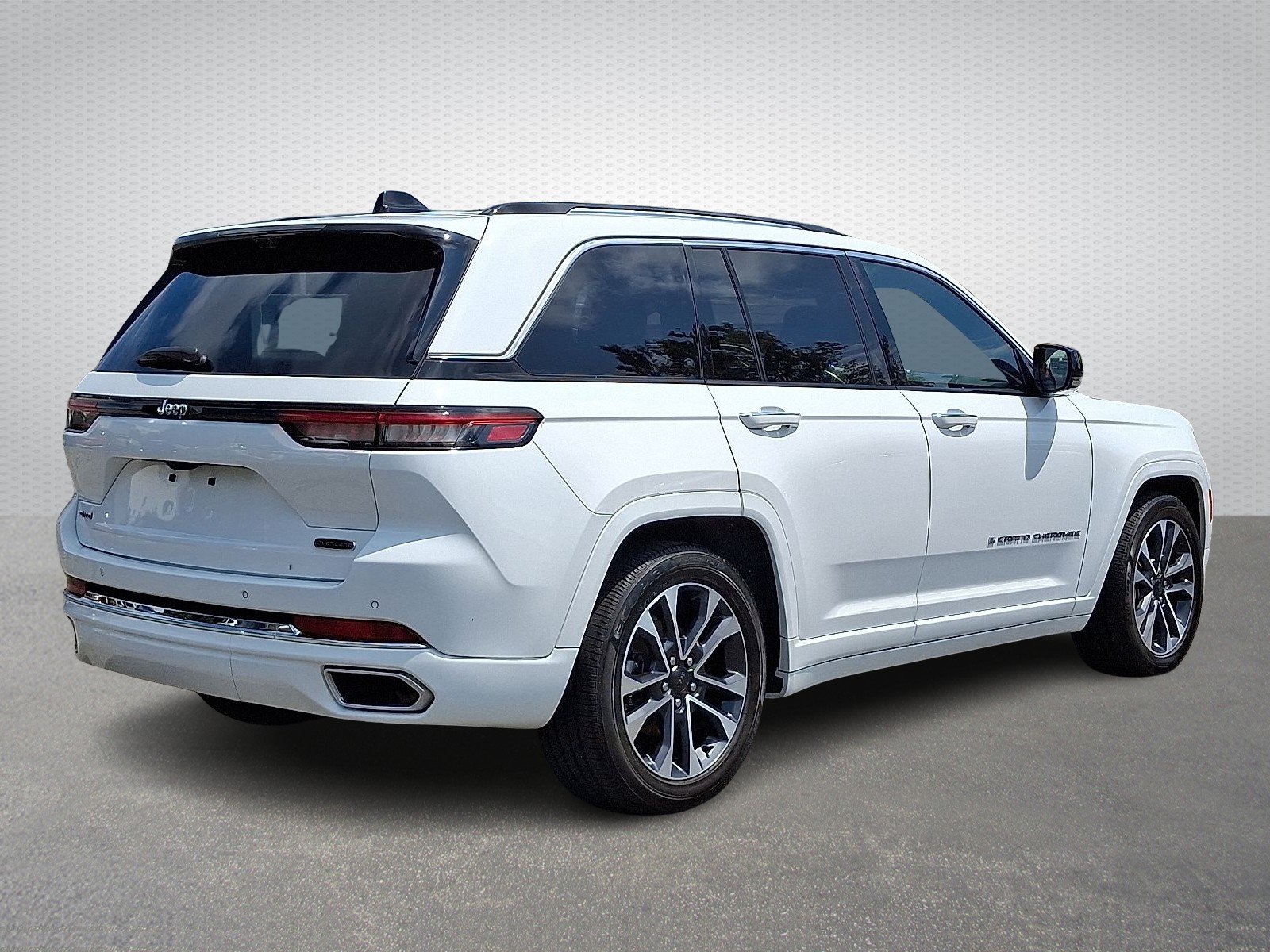 Used 2023 Bright White Clearcoat - PW7 Jeep Overland 4x4 image 6