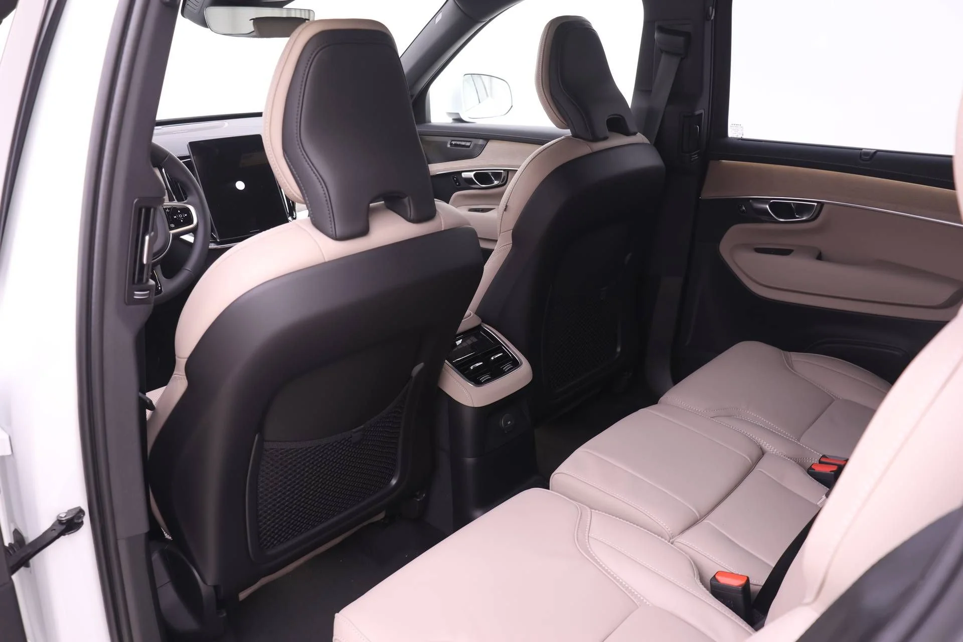 New 2026 White Volvo T8 Ultra image 12