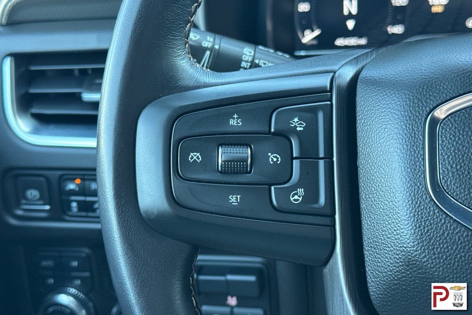 Used 2022 White GMC AT4 image 29