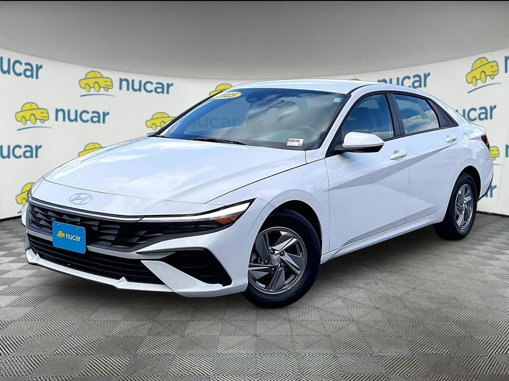 Used 2025 White Hyundai SE image 3