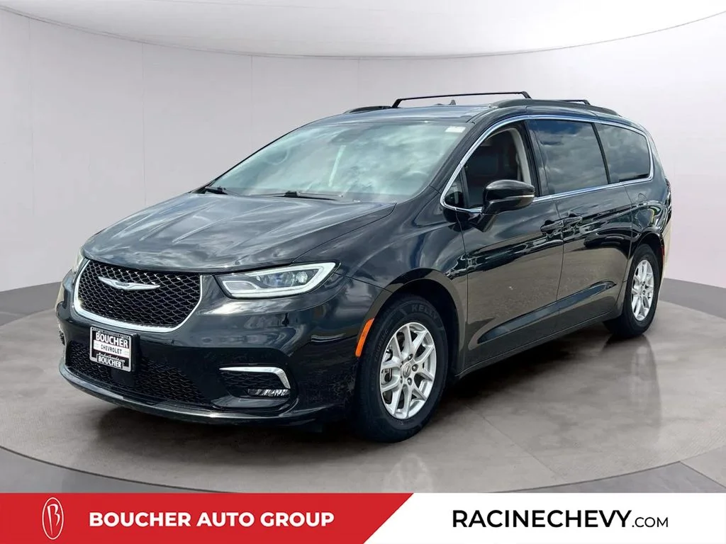 Used 2022 Brilliant Black Crystal Pearlcoat Chrysler Touring L image 1