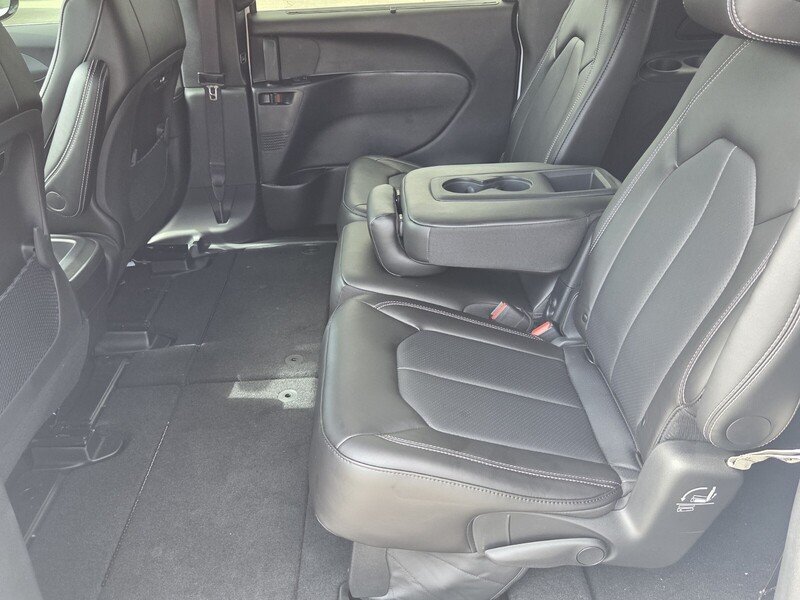 2026 Chrysler Pacifica Select - Photo 11
