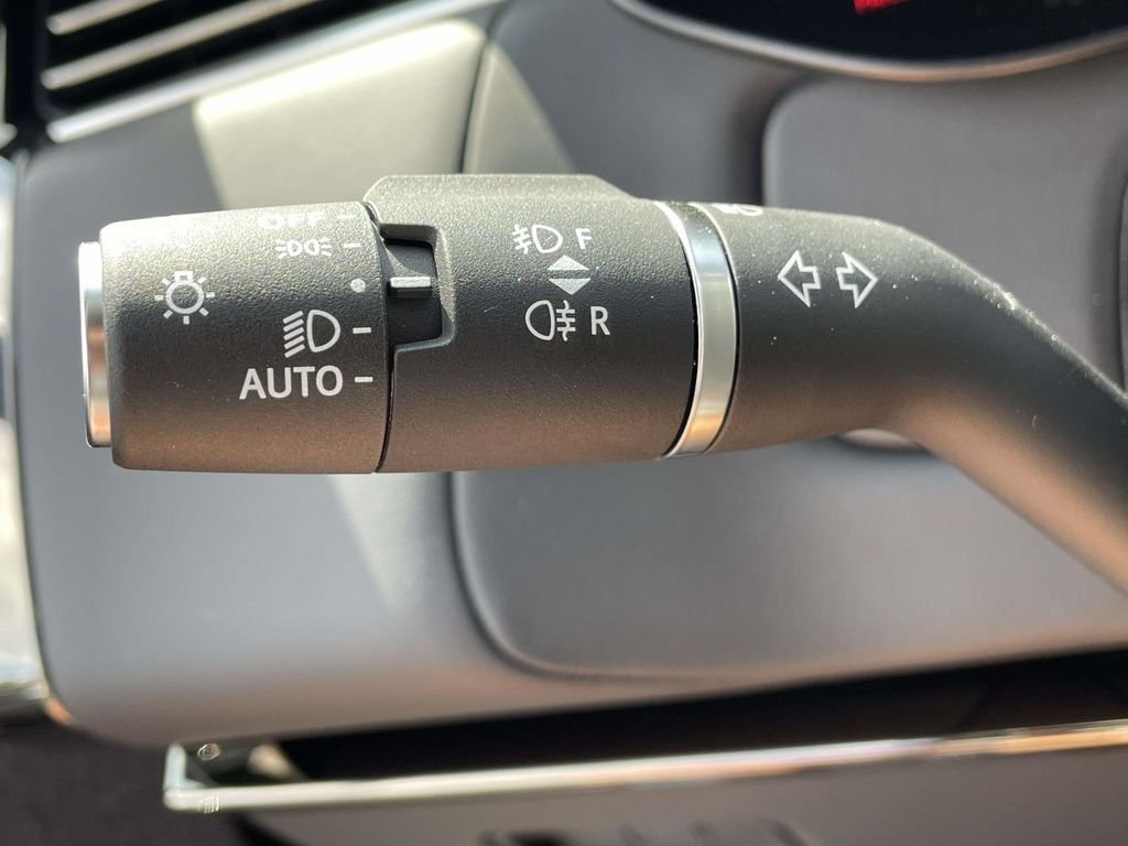 New 2026 Carpathian Grey Land Rover Dynamic SE image 38