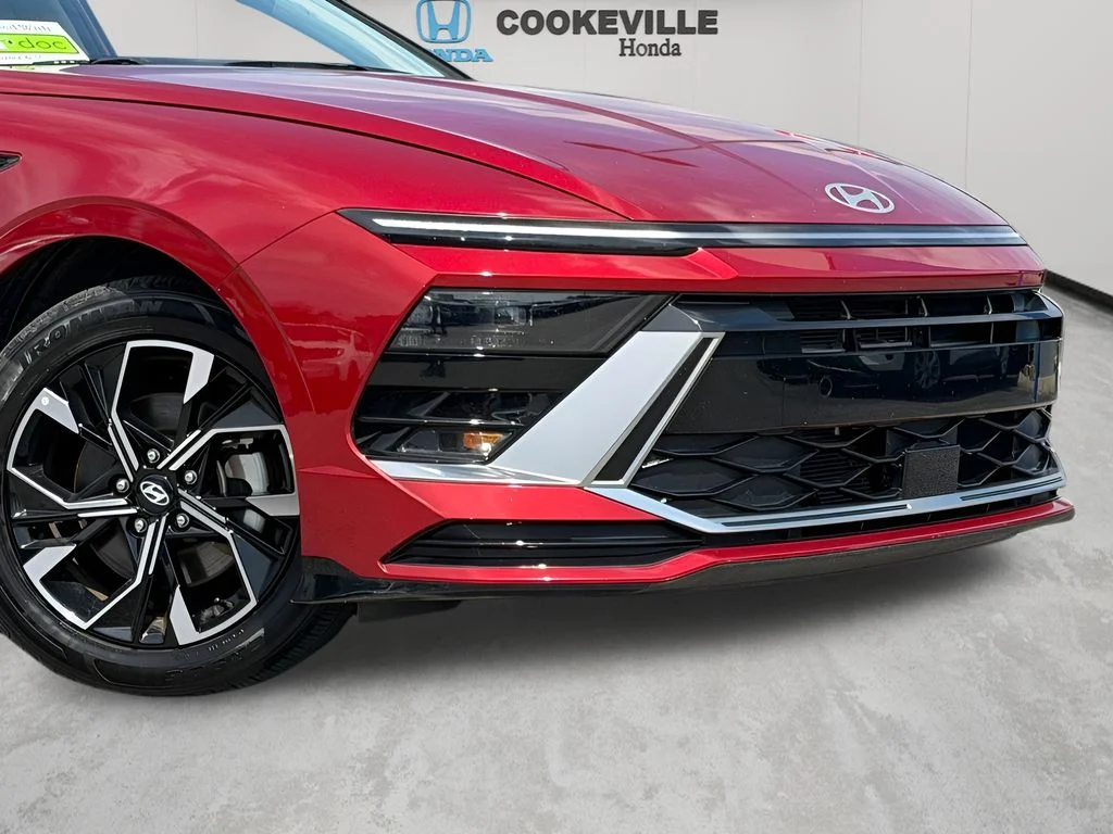 Used 2025 Ultimate red Hyundai SEL image 3