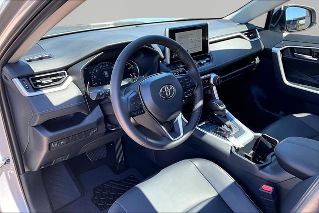 Used 2025 Silver Toyota XLE Premium image 13