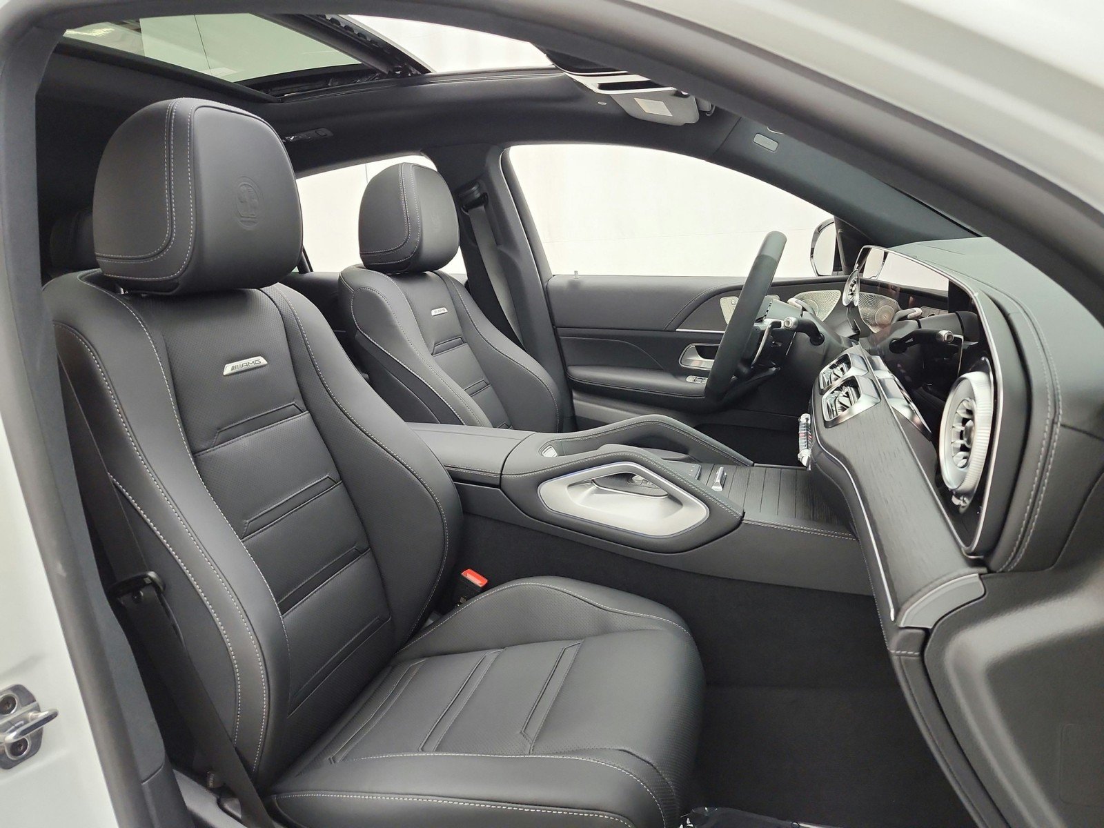 New 2027 MANUFAKTUR Moonlight White Metallic Mercedes-Benz AMG® GLE 53e 4MATIC+ Coupe image 15