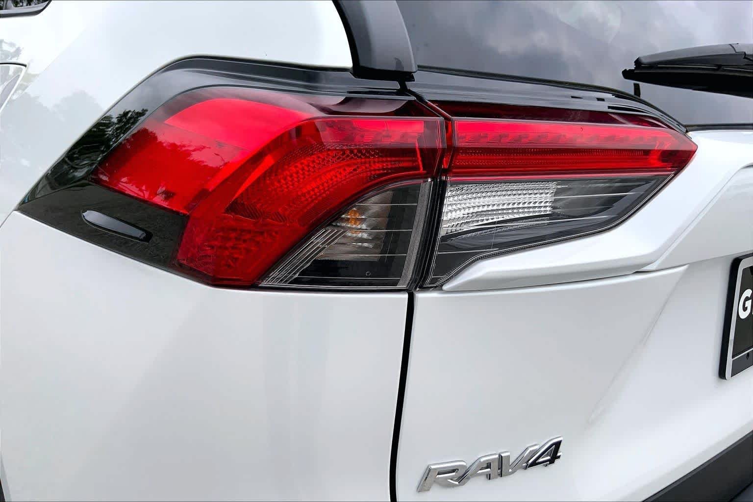 Used 2023 Wind Chill Pearl Toyota XLE Premium image 28
