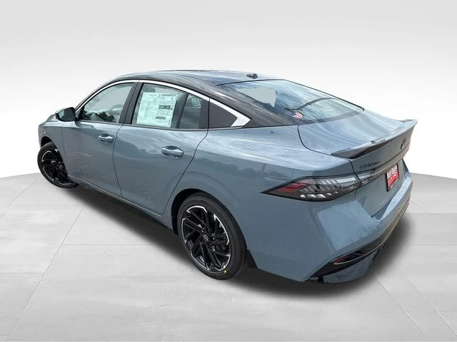 New 2026 Atlantic Gray Metallic / Super Black Two-tone Nissan SR image 5