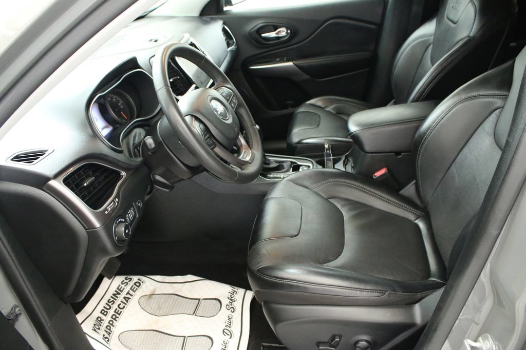 Used 2022 Gray Jeep Limited image 25