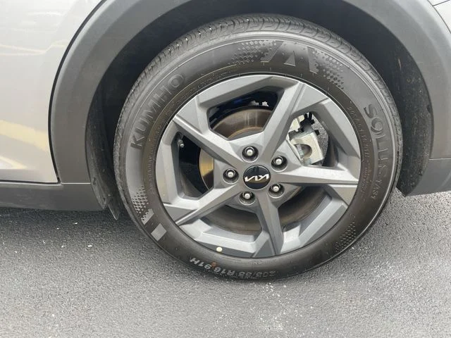 2025 Kia K4 LXS - Photo 28