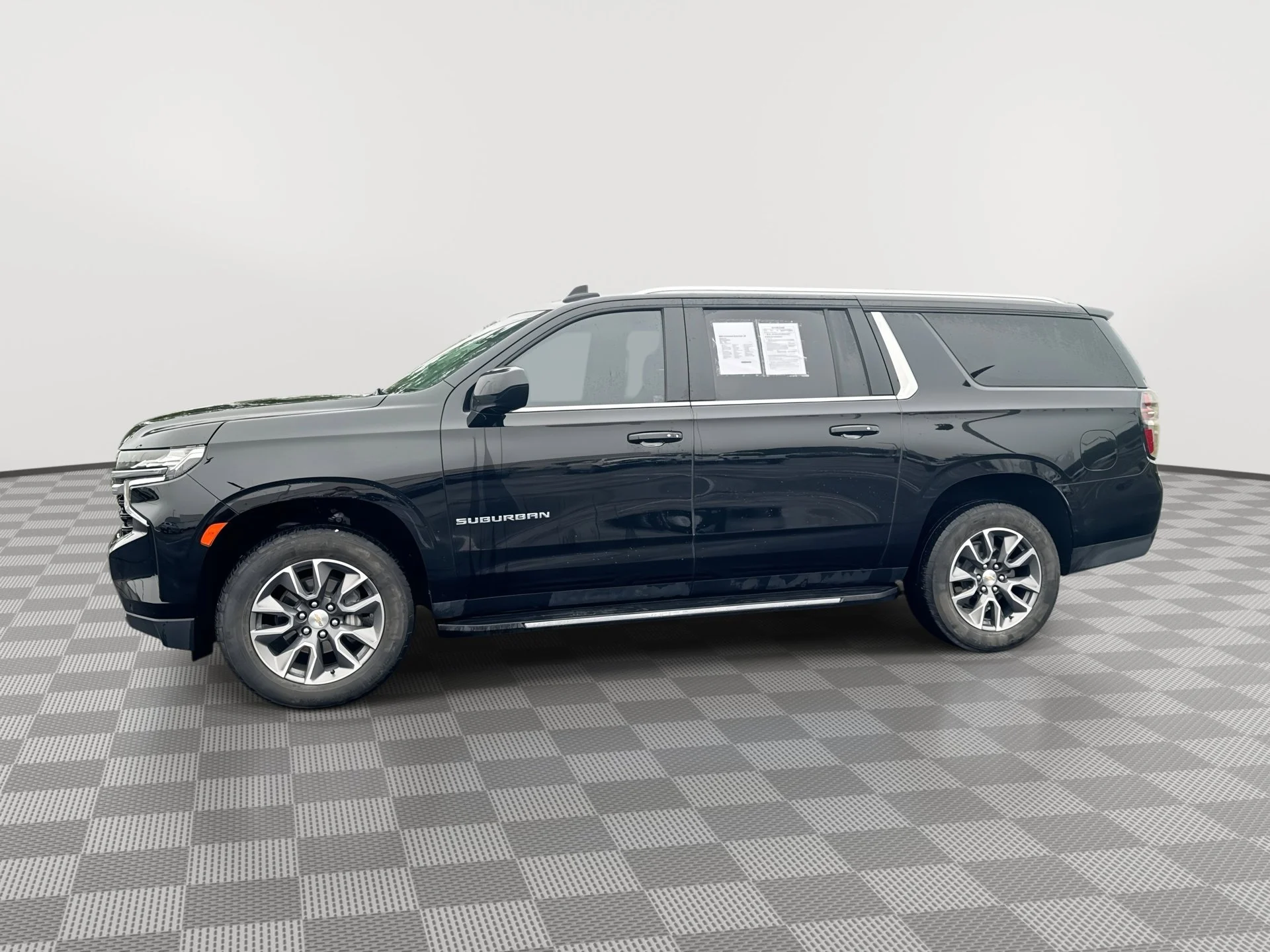 2024 Chevrolet Suburban 2WD 1500 LS's photo