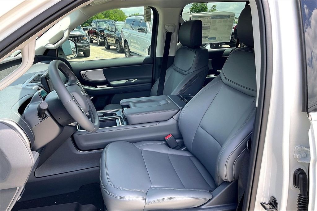 New 2026 Star White Metallic Tri-Coat Ford Active image 8