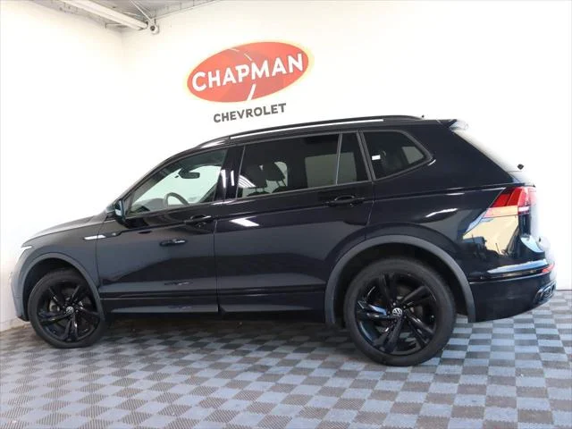 Used 2023 Black Volkswagen 2.0T SE R-Line Black image 3