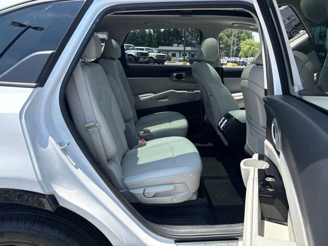 Used 2022 White Kia SX image 24