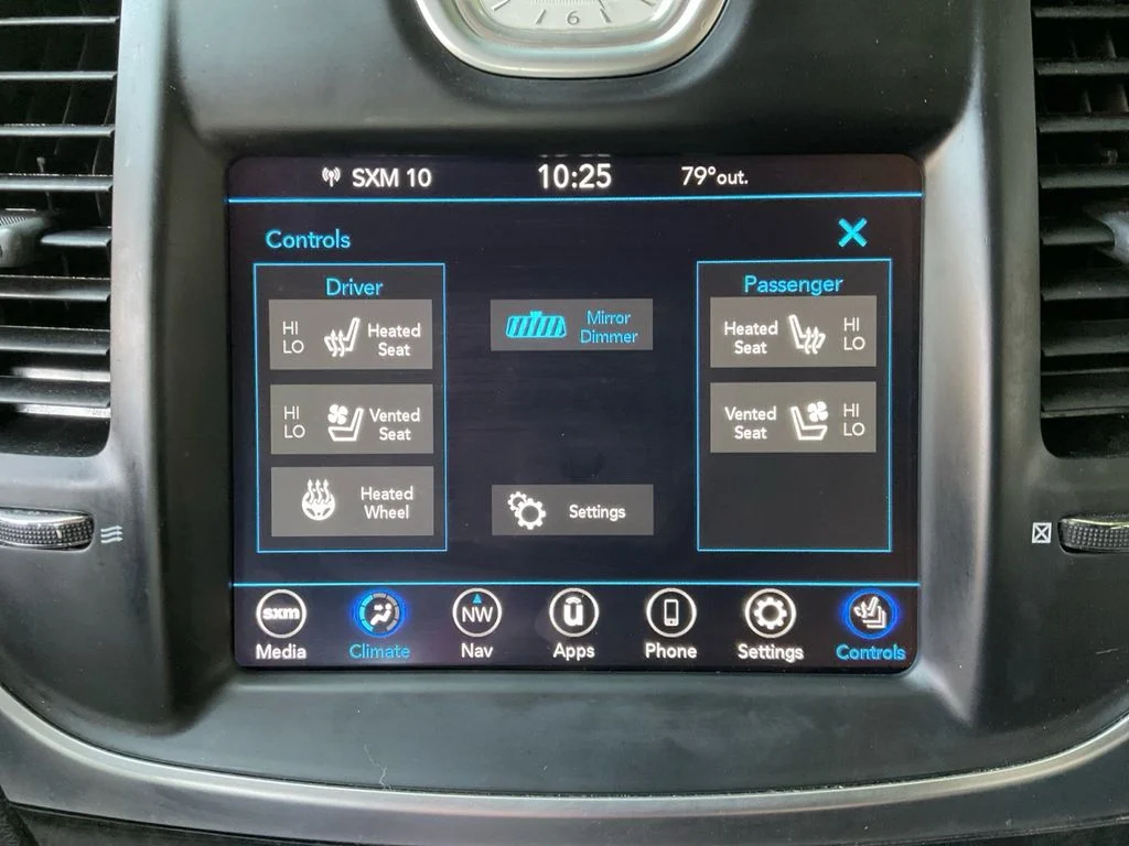 Used 2018 Gray Chrysler Limited image 26
