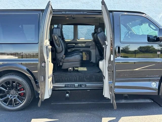 Used 2021 ONYX BLACK GMC CARGO image 7