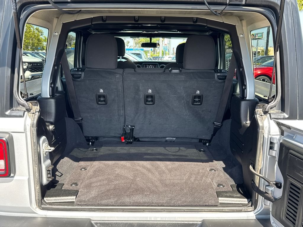 Used 2023 Silver Jeep Sport S image 13