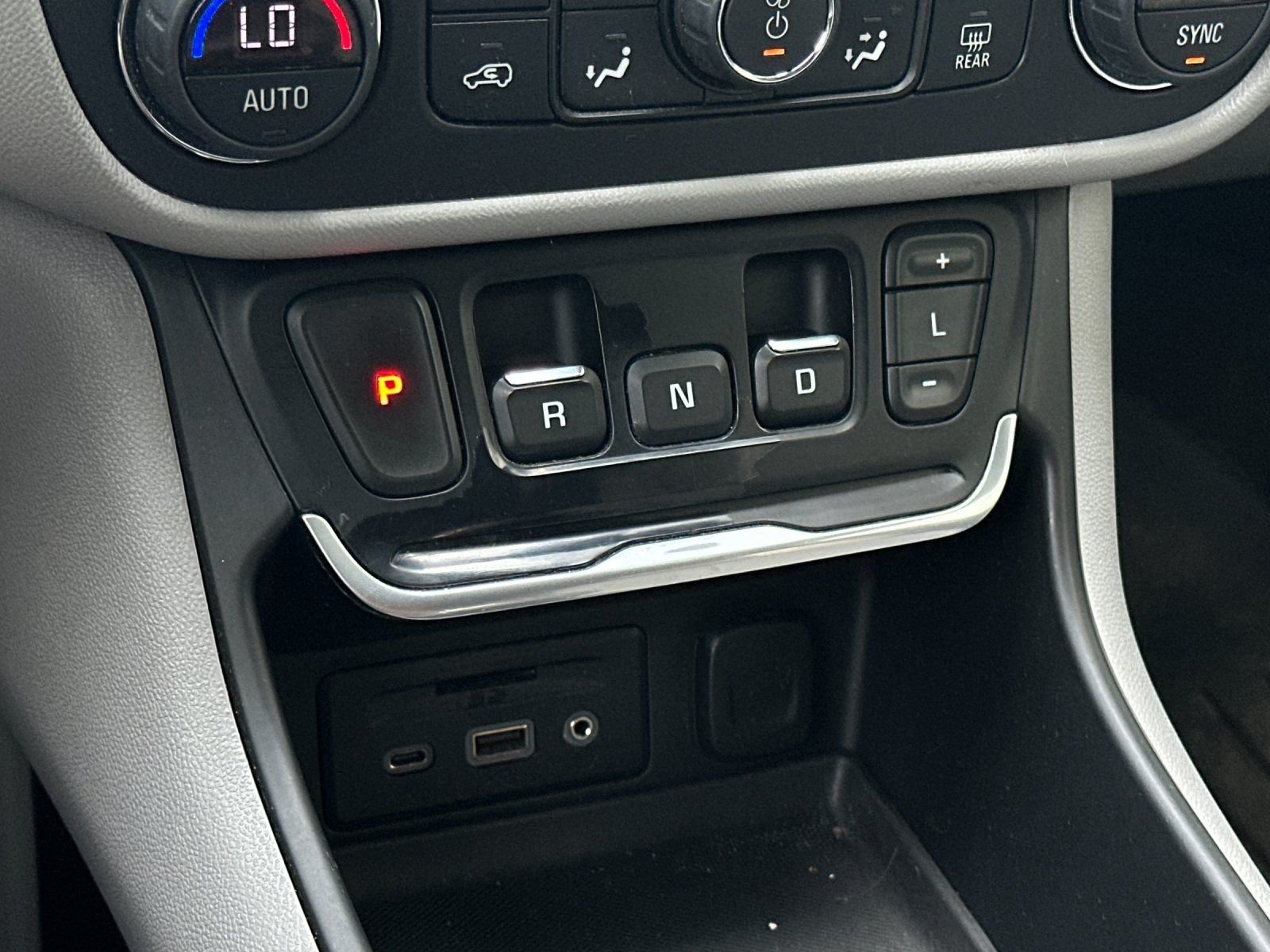 Used 2019 Summit White GMC SLT image 18