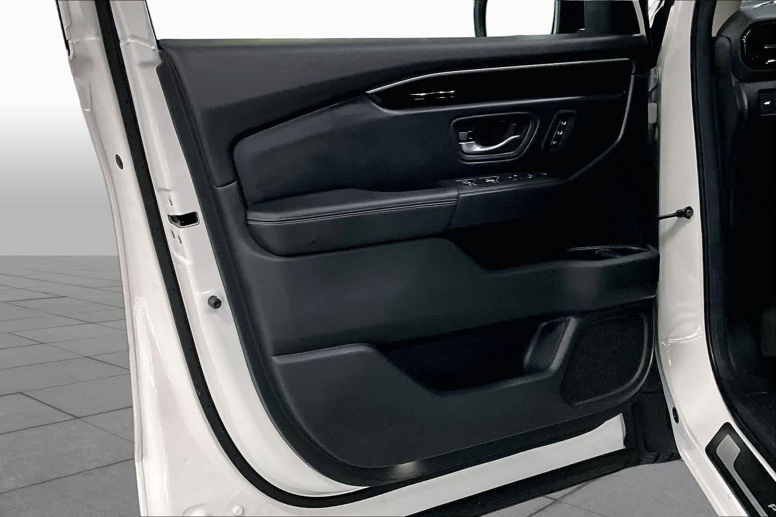 Used 2025 Platinum White Pearl Honda Touring image 21
