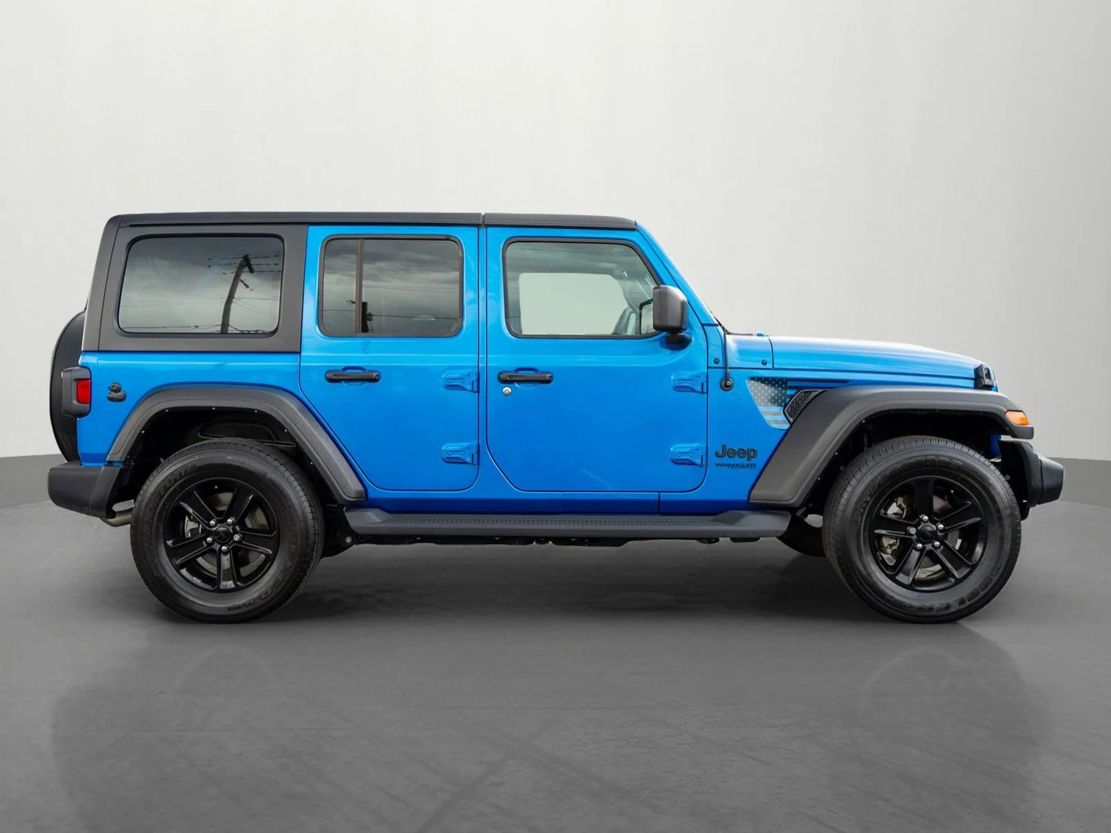Used 2022 Hydro Blue Pearl Coat Jeep Unlimited Sport Altitude image 9