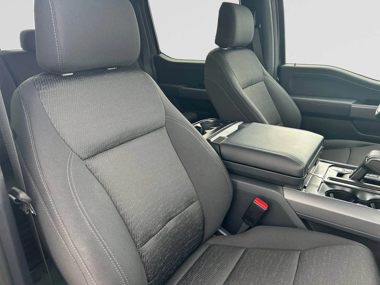 New 2026 Carbonized Grey Metallic Ford XLT image 12