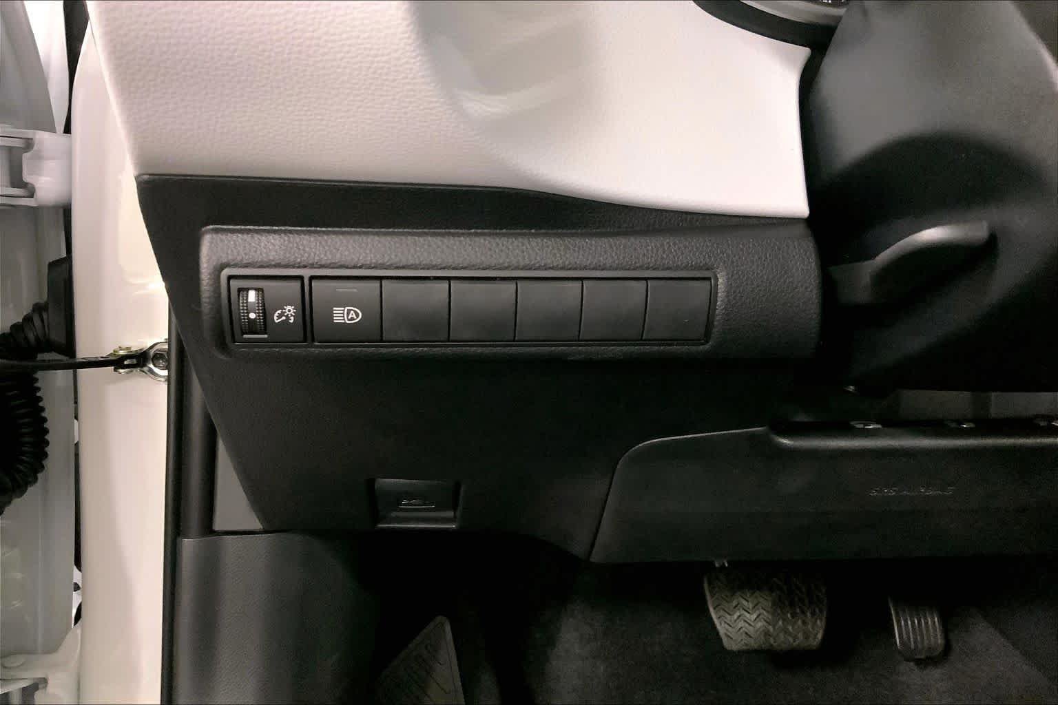 New 2026 Wind Chill Pearl Toyota SE image 19