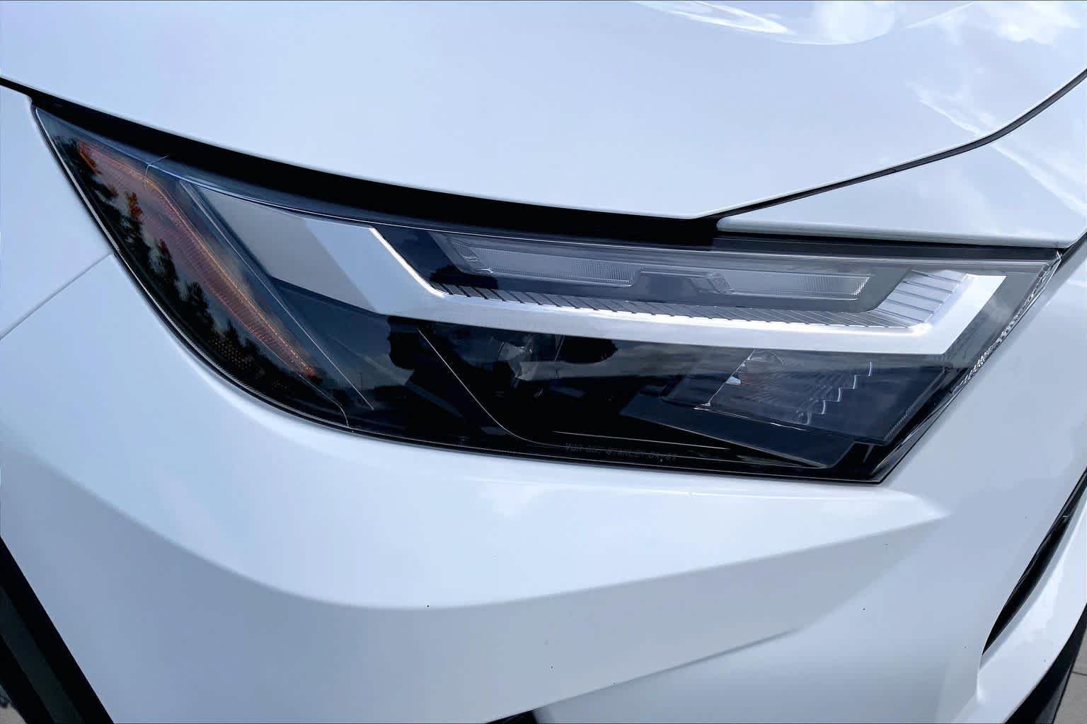 Used 2025 Ice Cap Toyota Hybrid XLE image 27