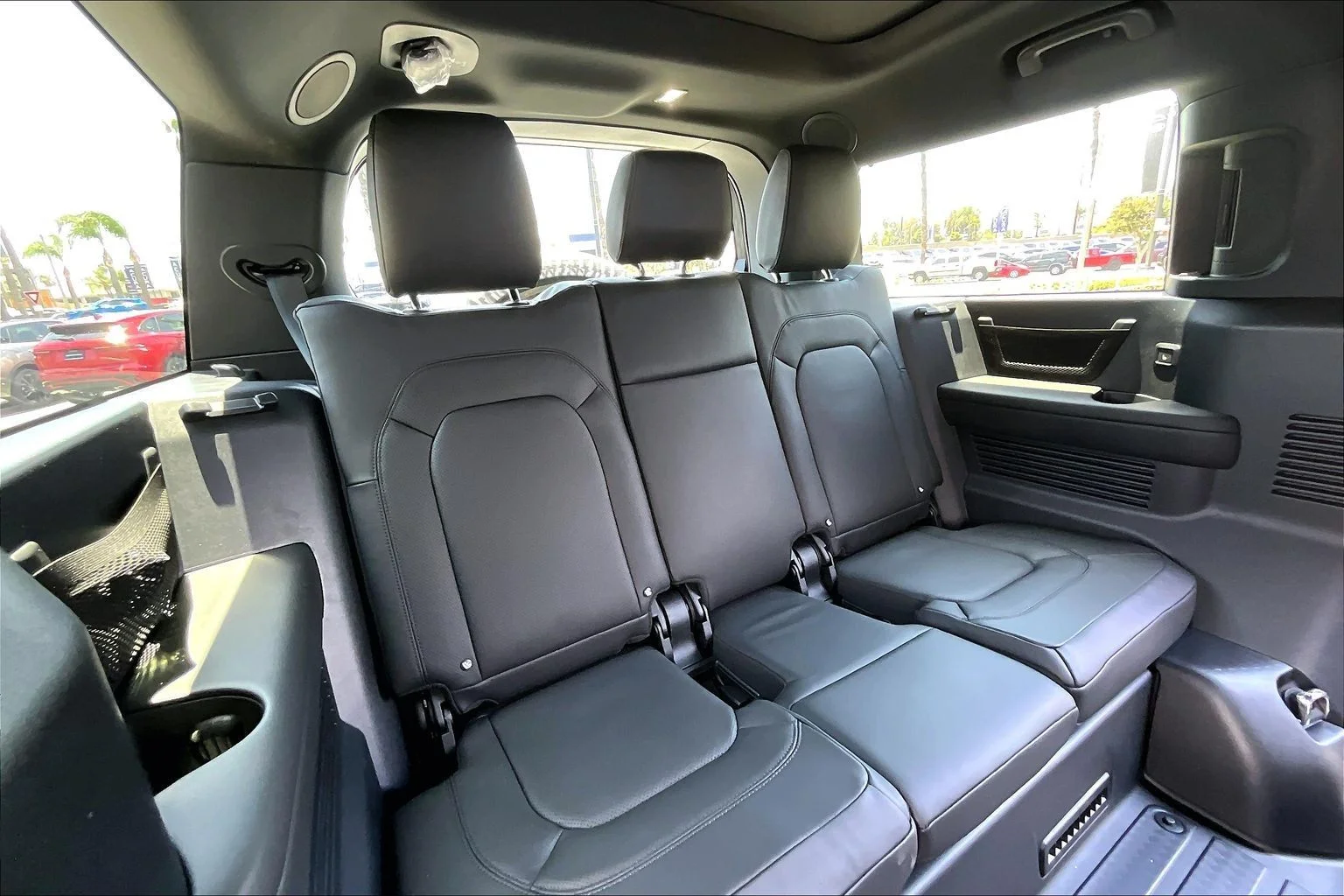 New 2026 Santorini Black Land Rover X-Dynamic SE image 11